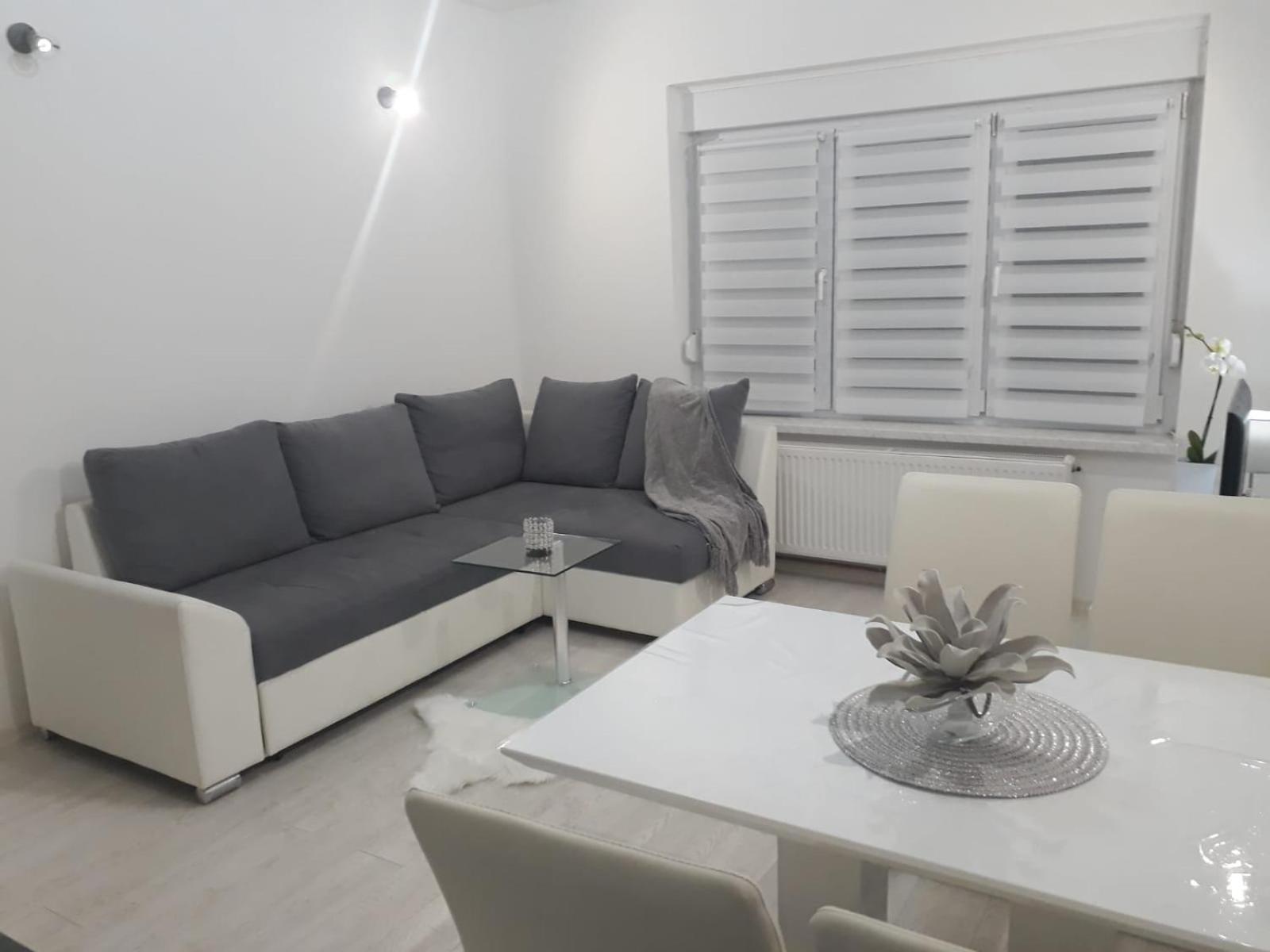 Apartman Kristina - Self Check In & Check Out Otočac Exteriör bild