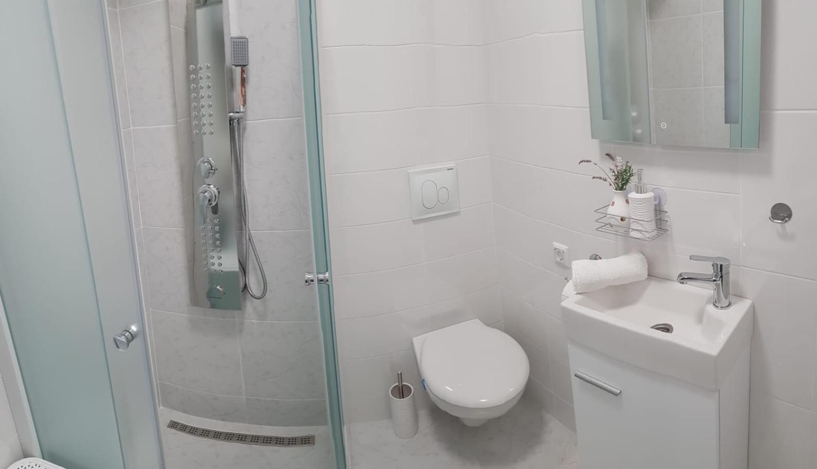 Apartman Kristina - Self Check In & Check Out Otočac Exteriör bild