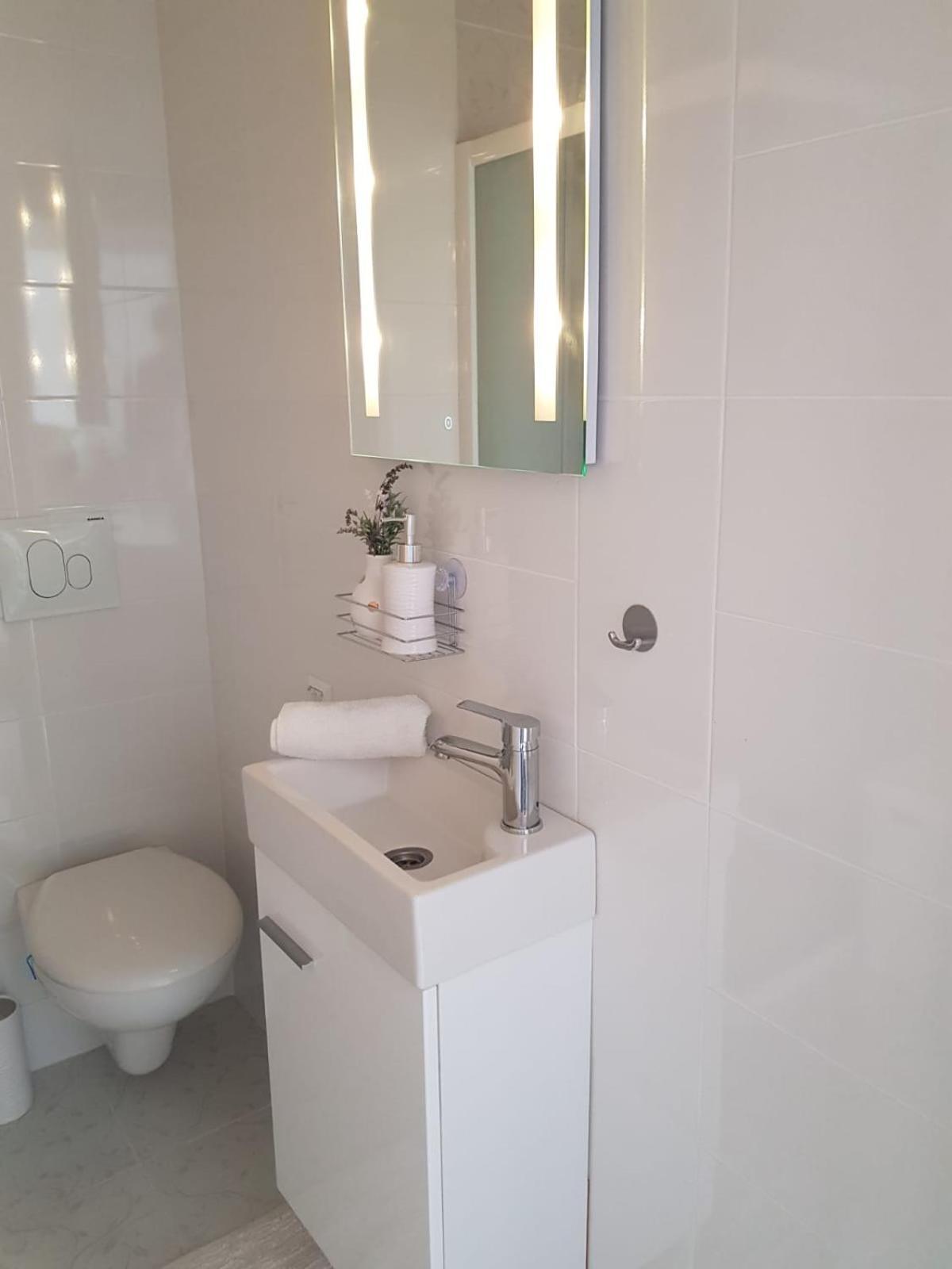 Apartman Kristina - Self Check In & Check Out Otočac Exteriör bild