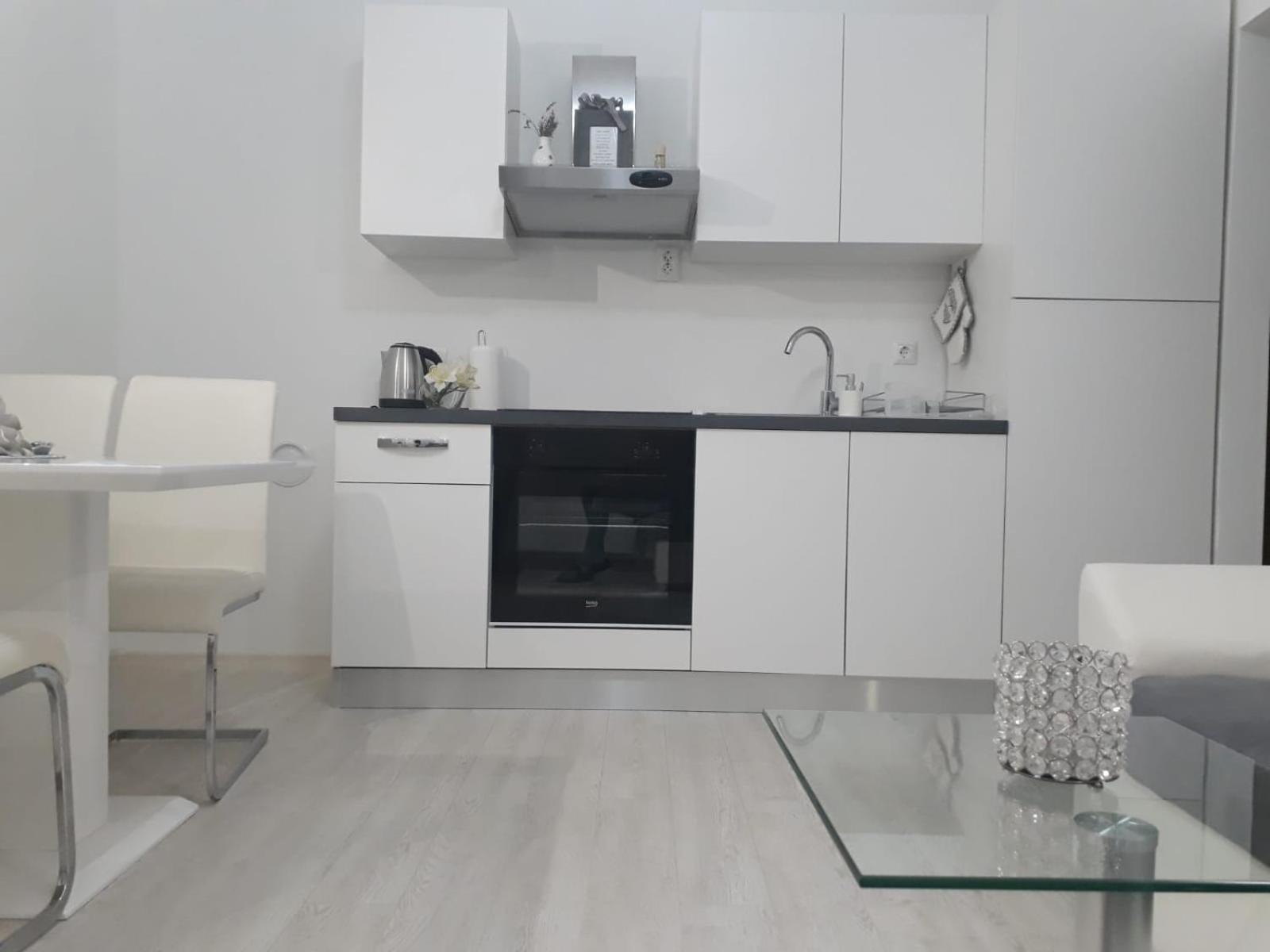 Apartman Kristina - Self Check In & Check Out Otočac Exteriör bild