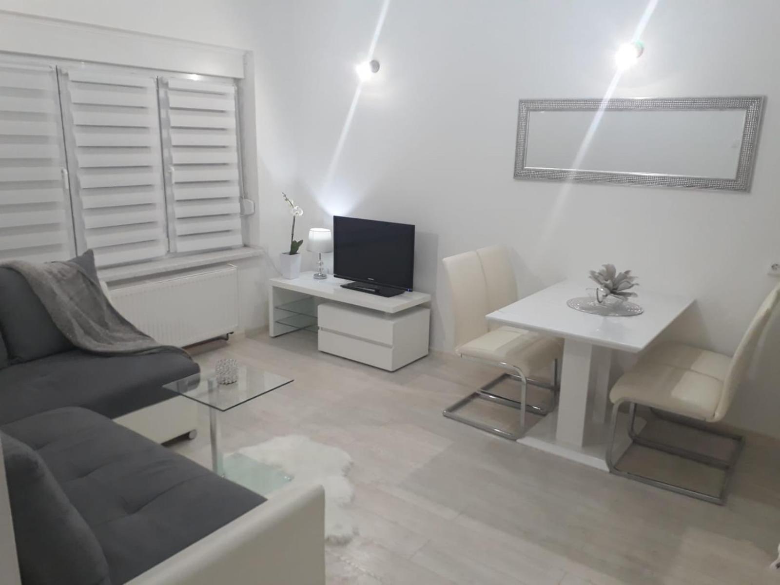 Apartman Kristina - Self Check In & Check Out Otočac Exteriör bild