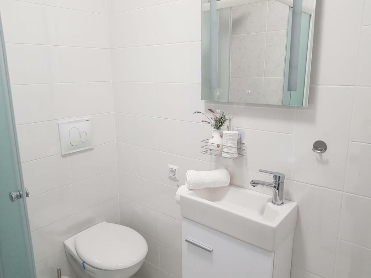 Apartman Kristina - Self Check In & Check Out Otočac Exteriör bild